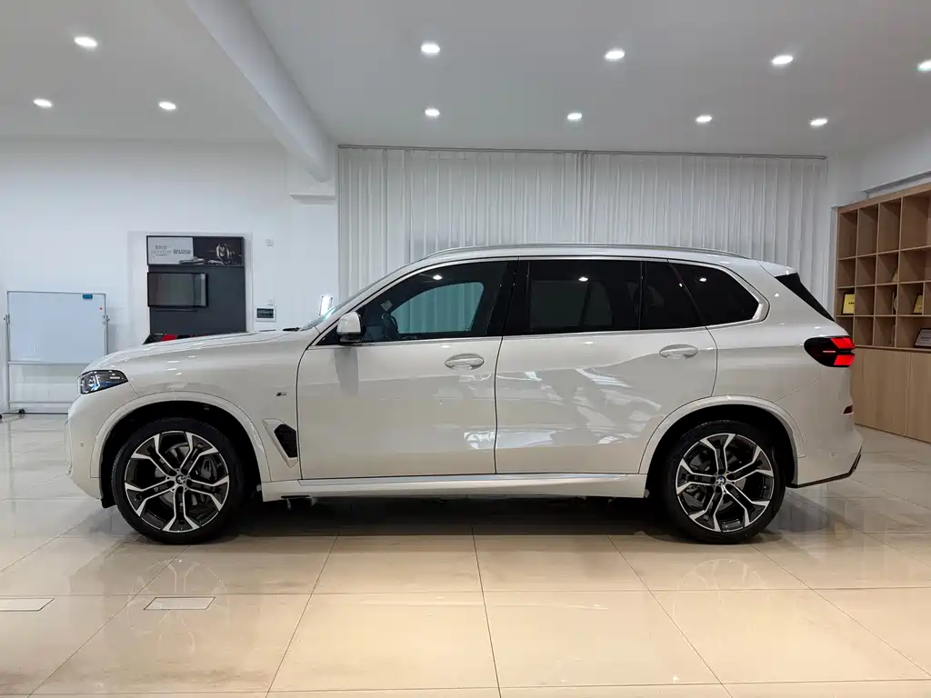 BMW X5 2023 xDrive 40Li M Sport