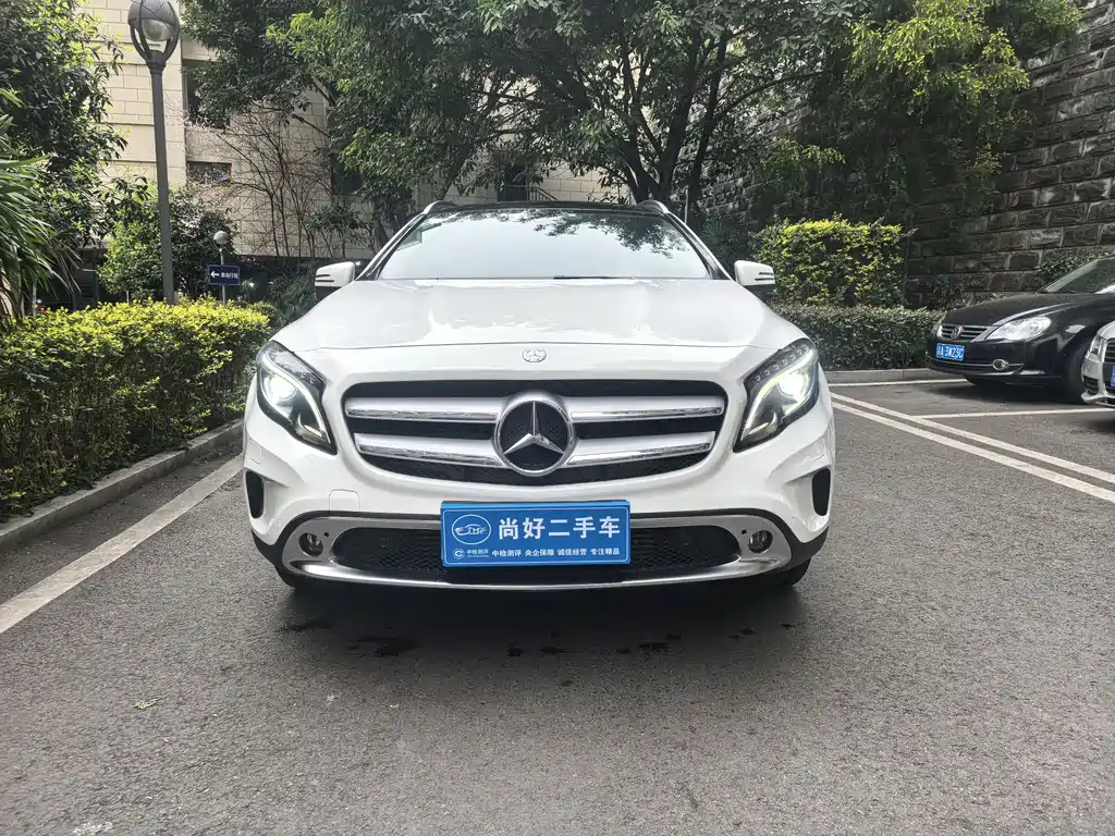 MERCEDES-BENZ GLA