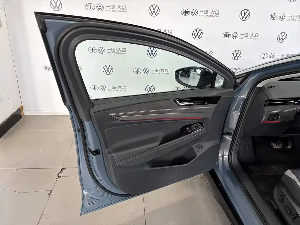 VOLKSWAGEN ID.7 VIZZION