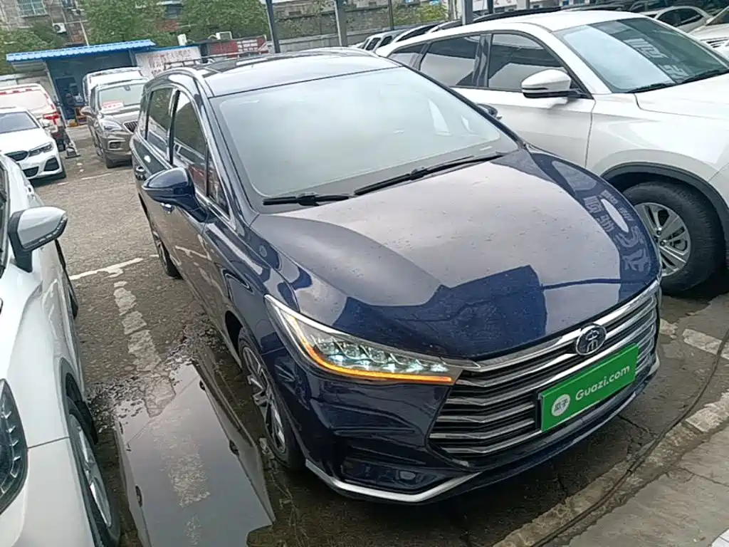 BYD MAX — миниатюра 4