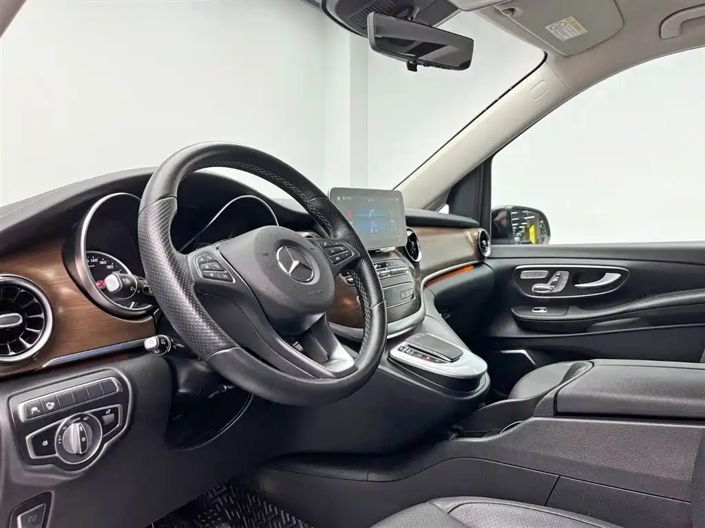 MERCEDES-BENZ V CLASS