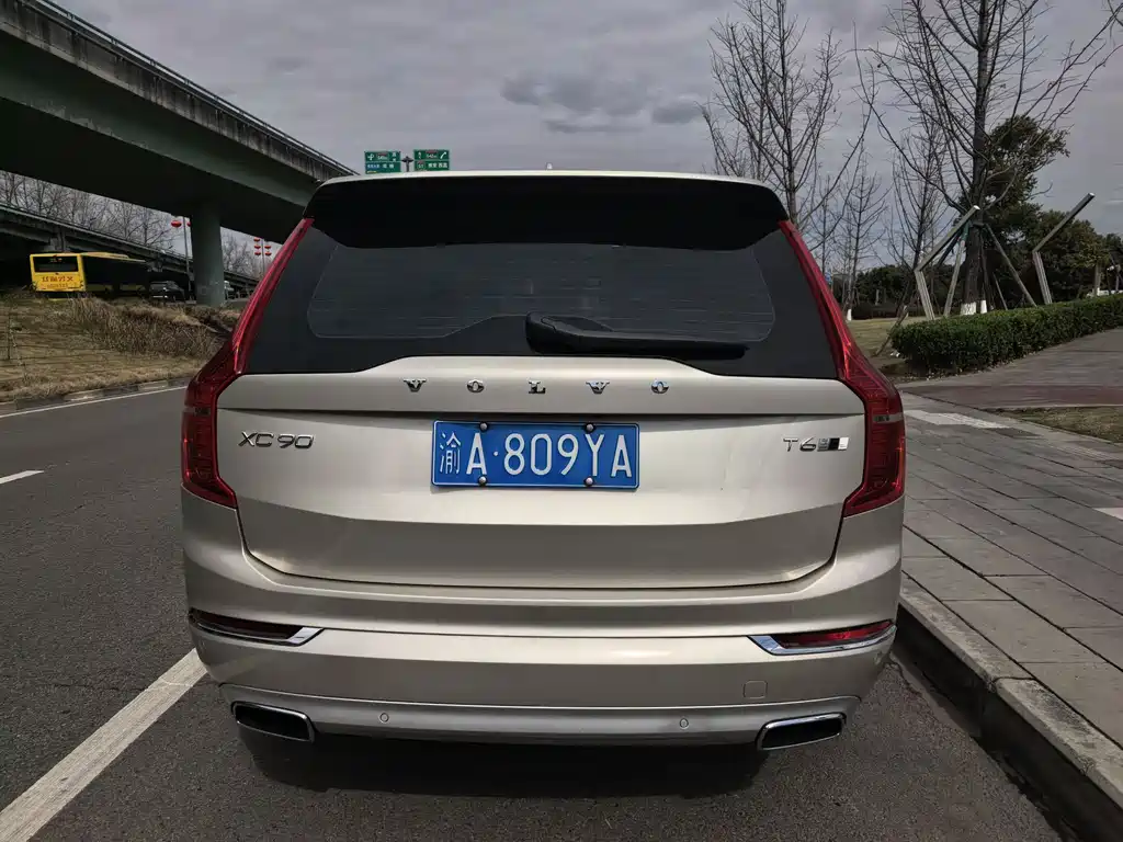 VOLVO XC90