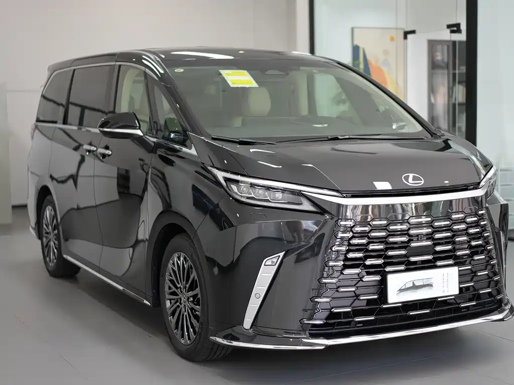 Lexus LM 2025 500h мест