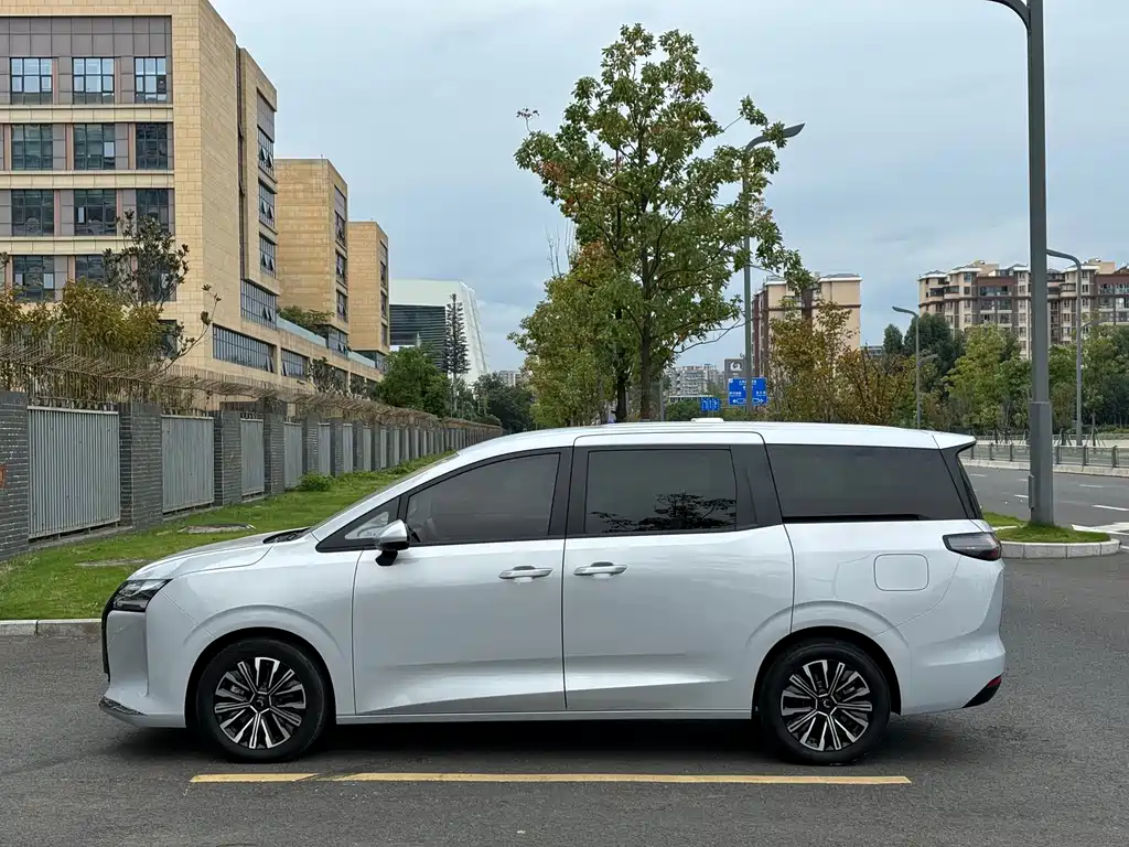 Wuling Xingguang 730 New Energy — миниатюра 15
