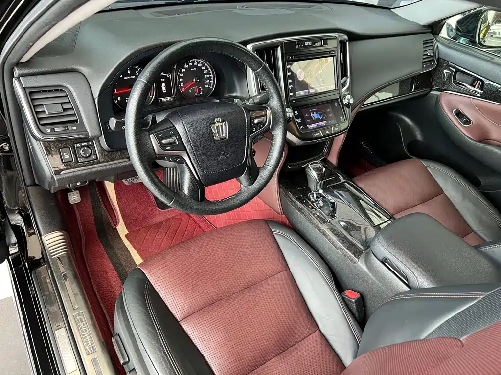 Toyota Crown — миниатюра 7