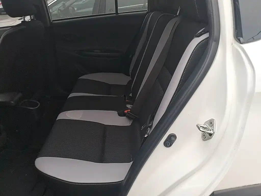Toyota Yaris L — миниатюра 17