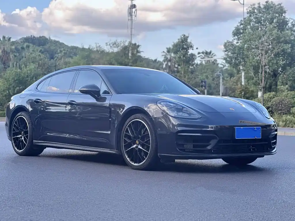 PORSCHE PANAMERA