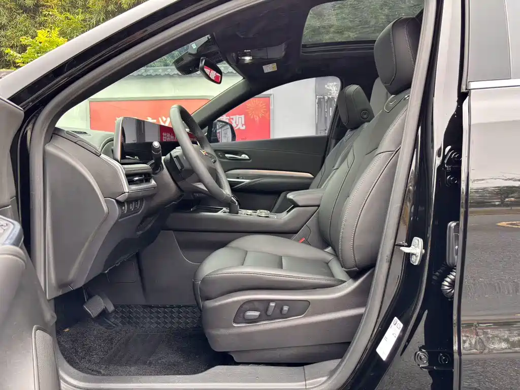 Cadillac XT4 — миниатюра 5