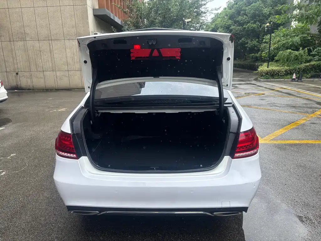 Mercedes-Benz E-Class — миниатюра 16