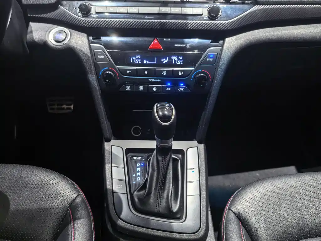 Hyundai Elantra — миниатюра 14