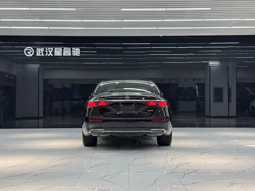 Mercedes-Benz E-Class — миниатюра 3