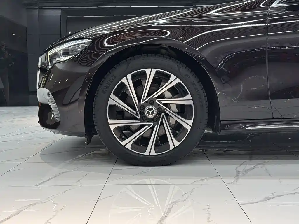 Mercedes-Benz E-Class — миниатюра 16