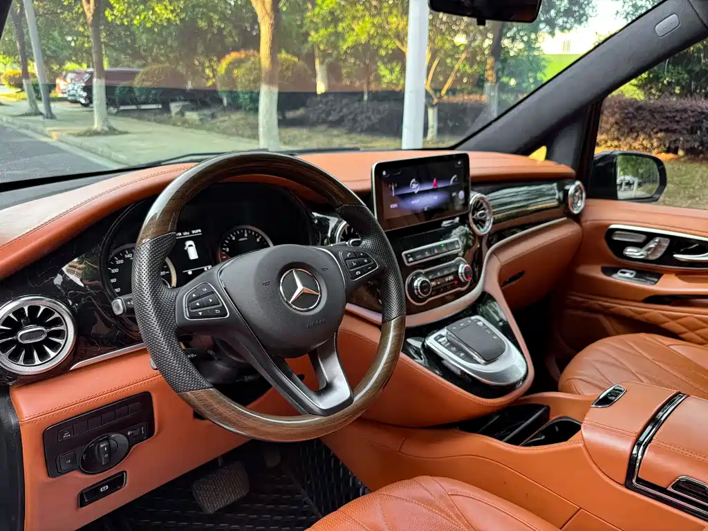 Mercedes-Benz Vito 2021 2.0T 7 мест