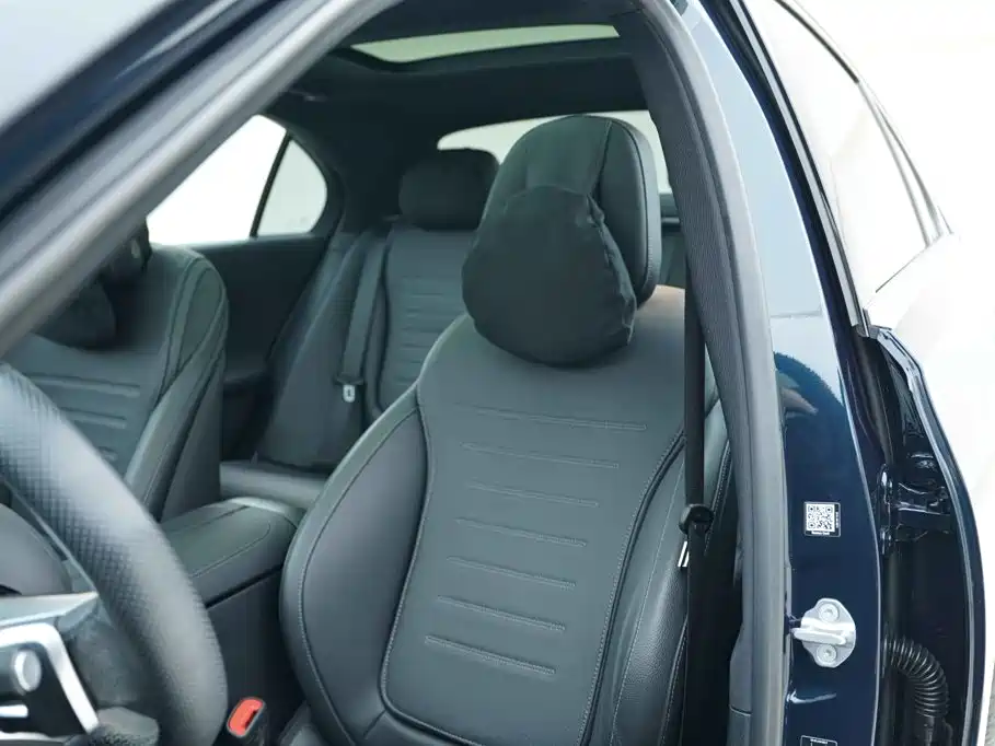 Mercedes-Benz C-Class — миниатюра 13