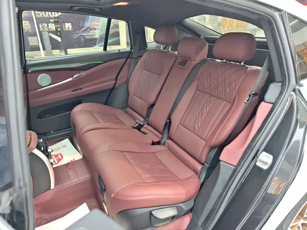 BMW 5 Series GT — миниатюра 35