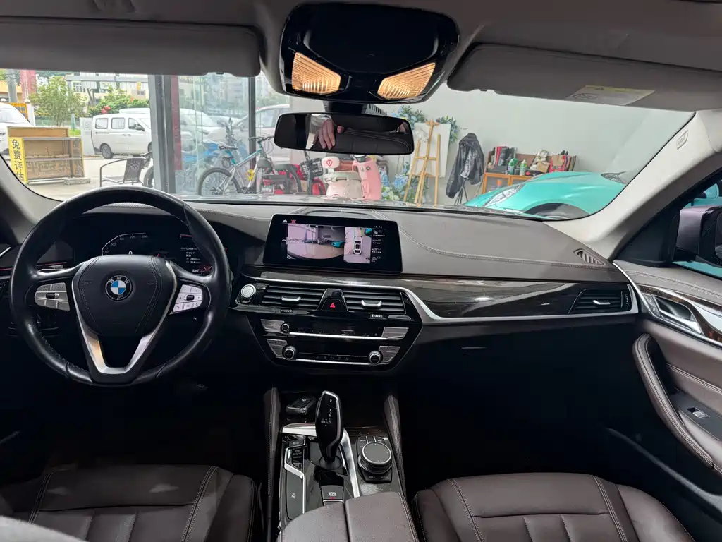 BMW 5 Series — миниатюра 10