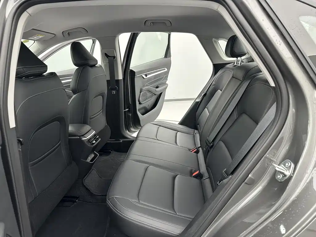 Geely Emgrand 2025 4 1.5L CVT