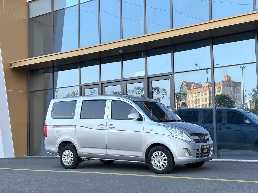 Wuling Rongguang V — миниатюра 3