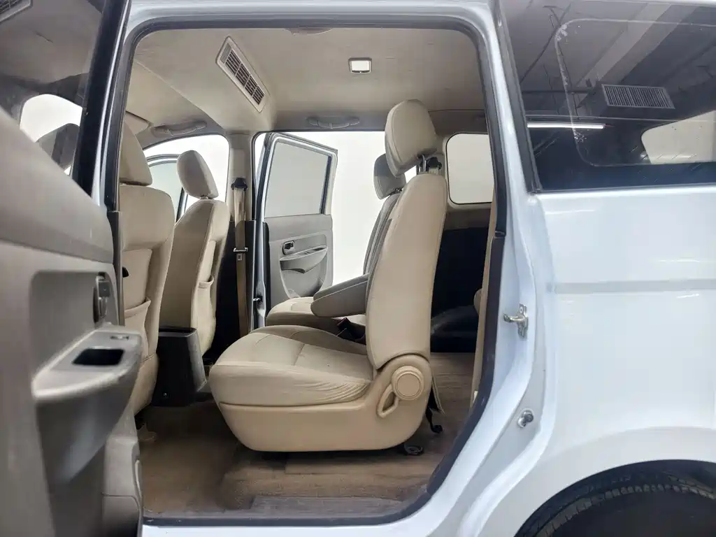 Wuling Hongguang — миниатюра 13