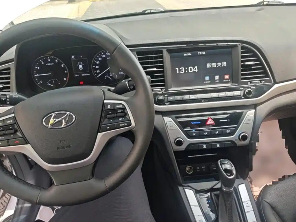 Hyundai Elantra — миниатюра 10