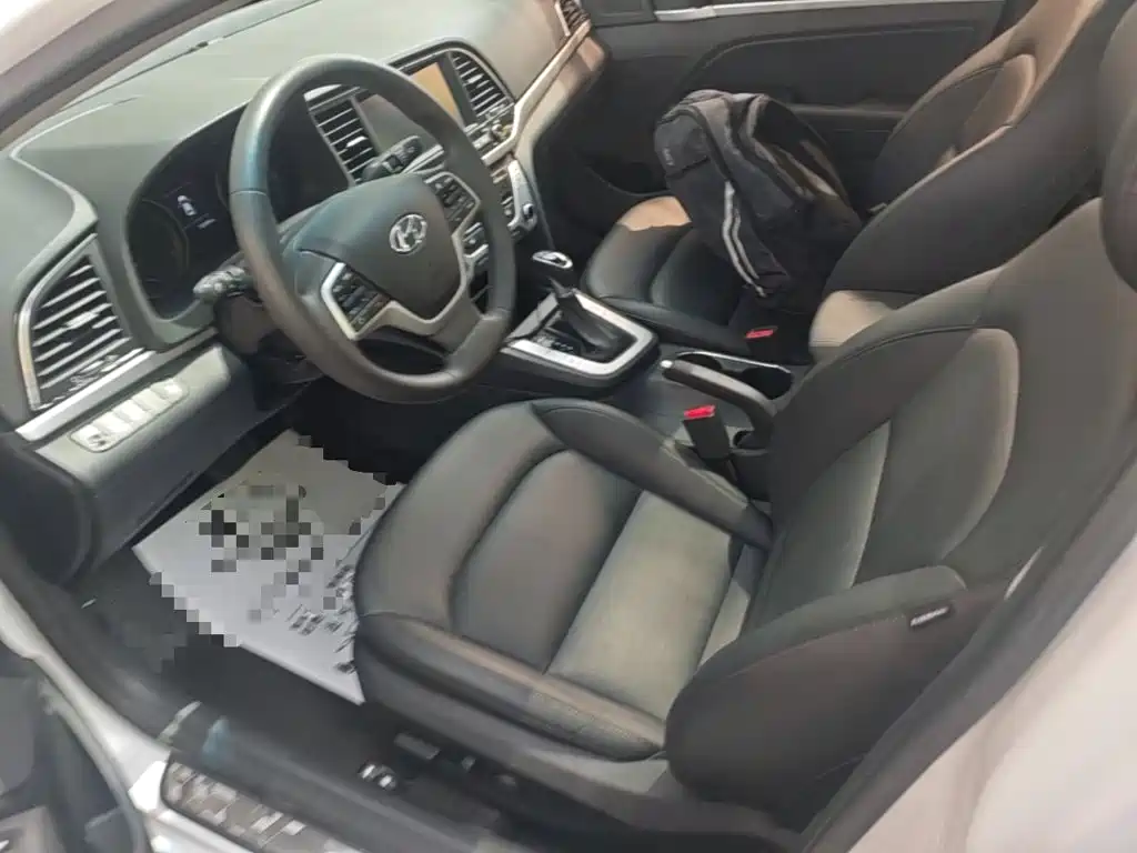 Hyundai Elantra — миниатюра 15
