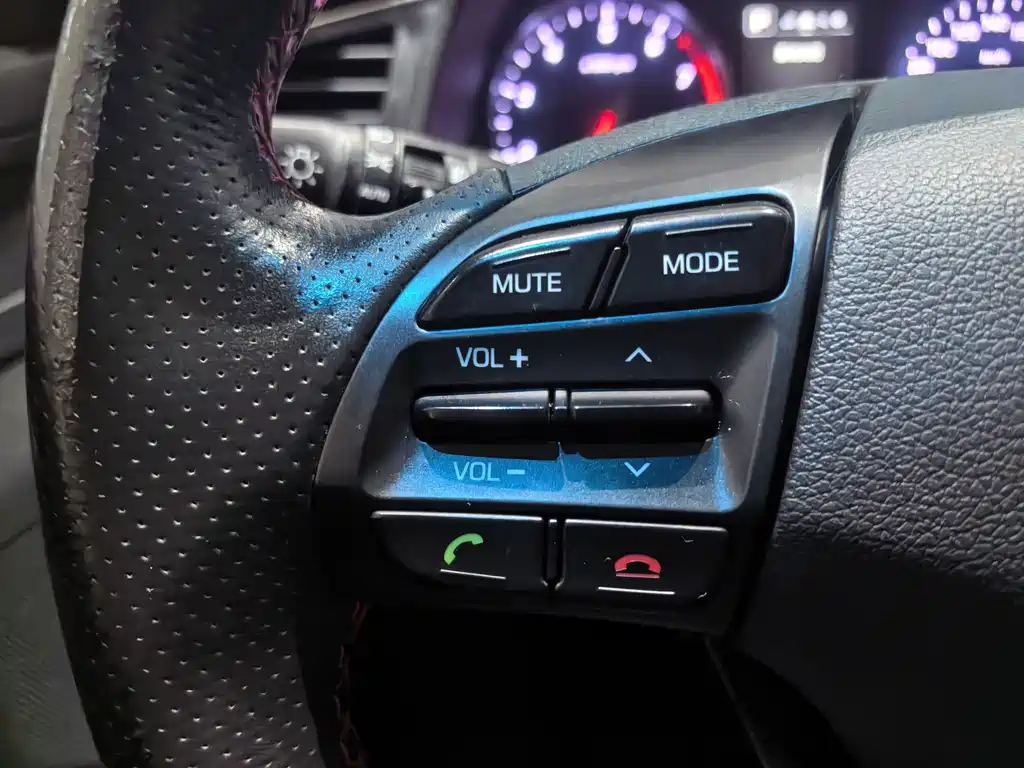 Hyundai Elantra — миниатюра 10