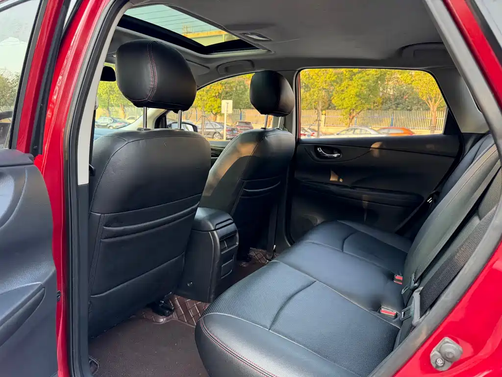 Nissan Tiida — миниатюра 12