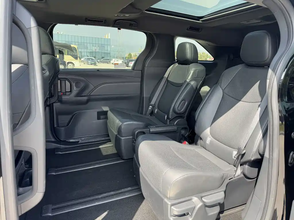 Toyota Granvia — миниатюра 16
