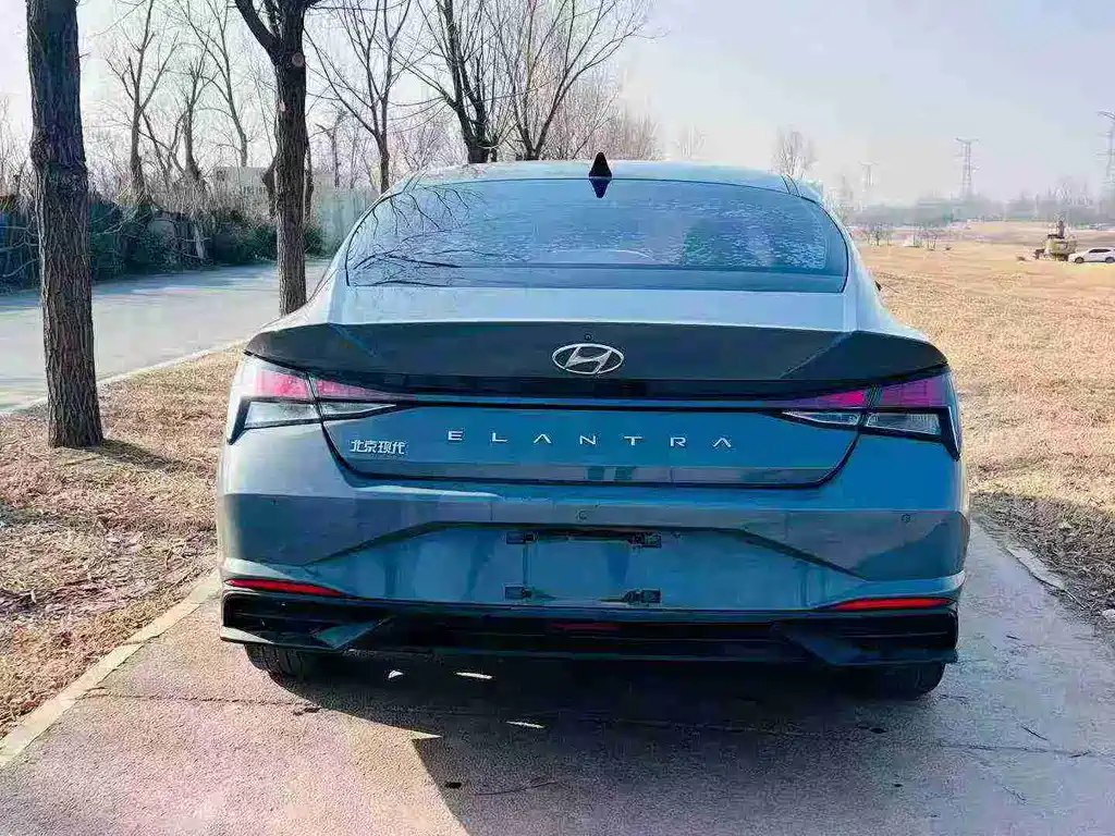 HYUNDAI ELANTRA