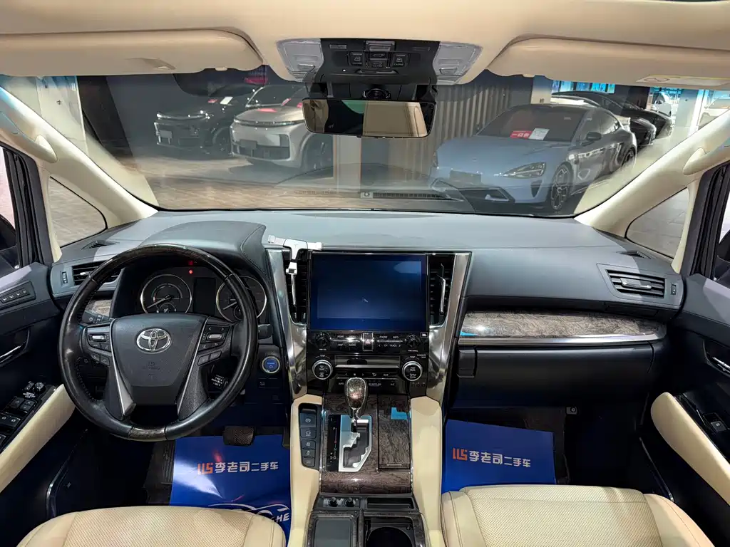 Toyota Vellfire 2020 2.5L HV Luxury