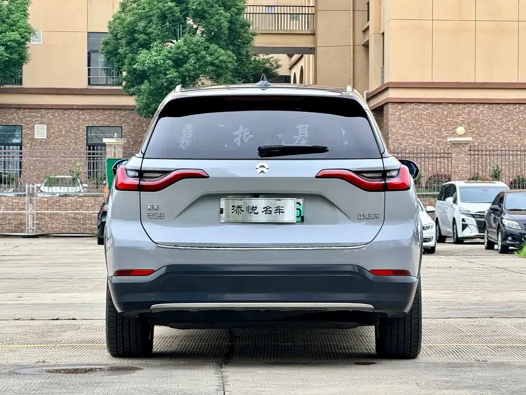 NIO ES8 2020 450KM мест