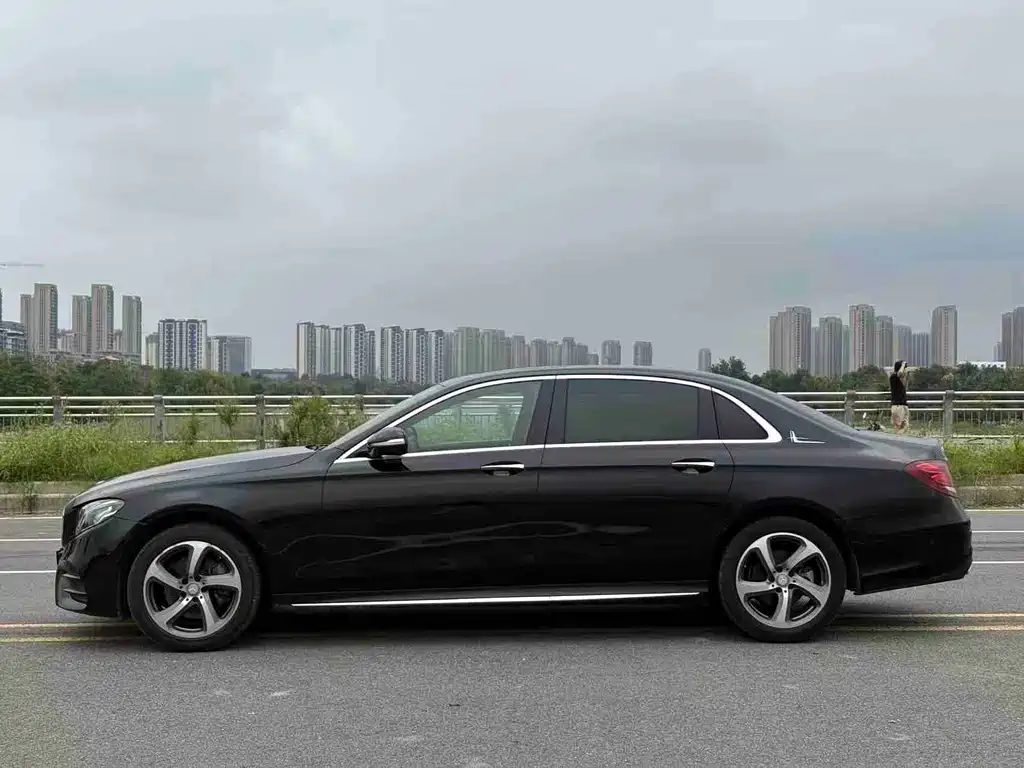 Mercedes-Benz E-Class — миниатюра 4