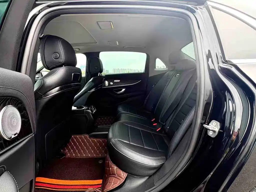 Mercedes-Benz E-Class — миниатюра 9