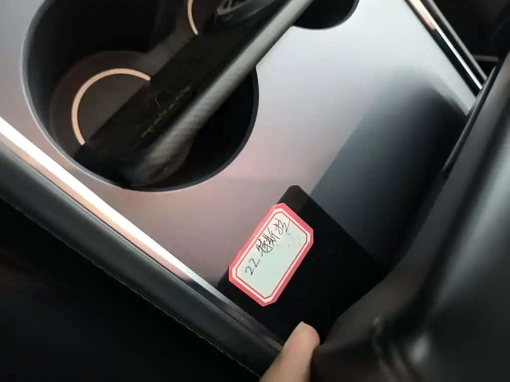 Tesla Model Y — миниатюра 17