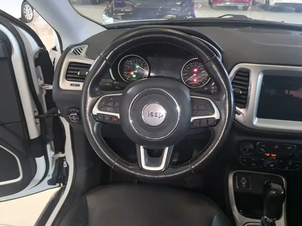 Jeep Compass — миниатюра 11