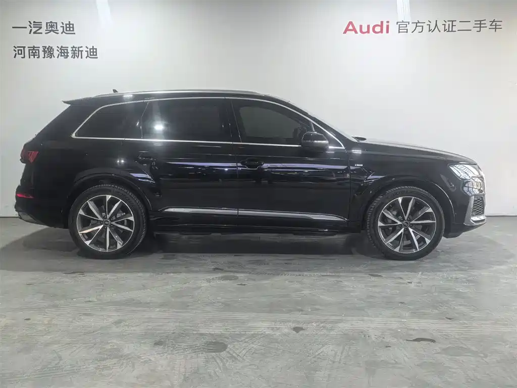 Audi Q7 2023 55 TFSI quattro S line Sport