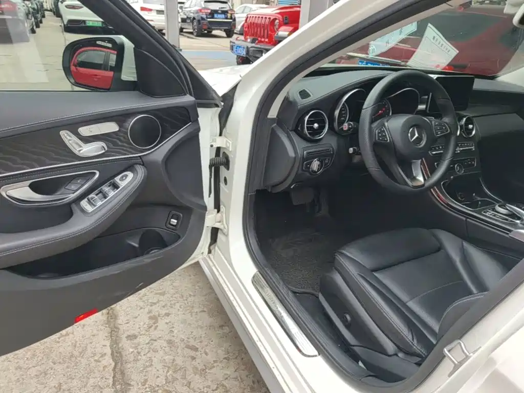 Mercedes-Benz C-Class — миниатюра 16