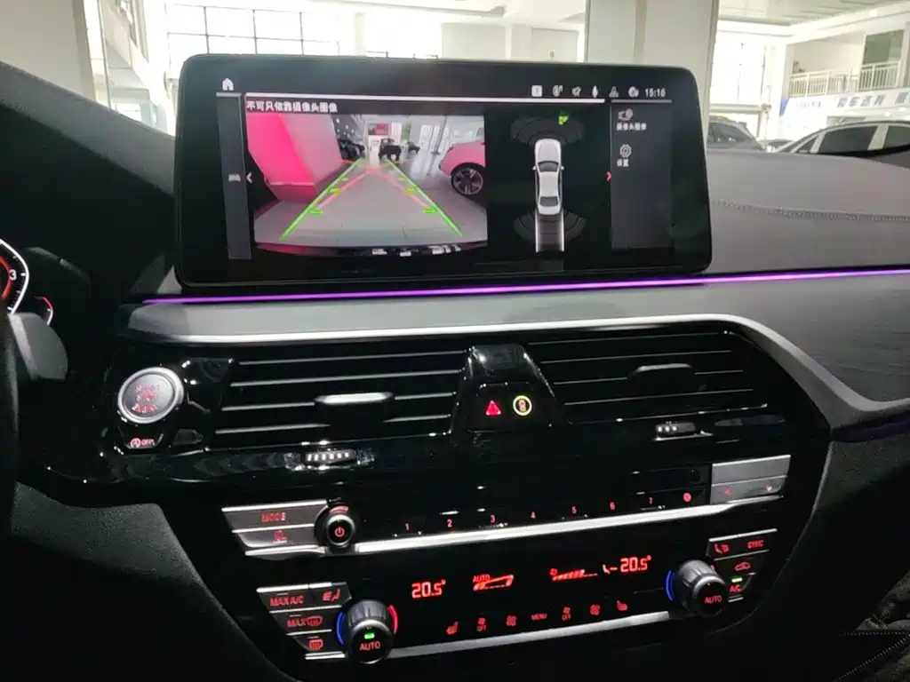 BMW 5 Series — миниатюра 13