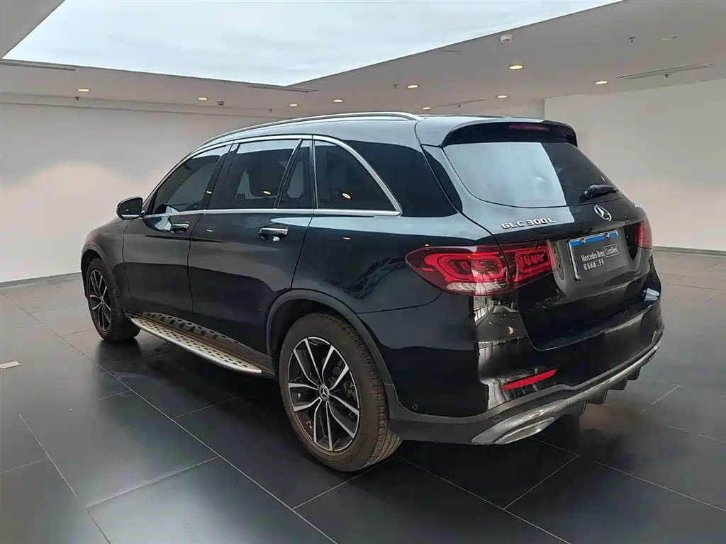 MERCEDES-BENZ GLC