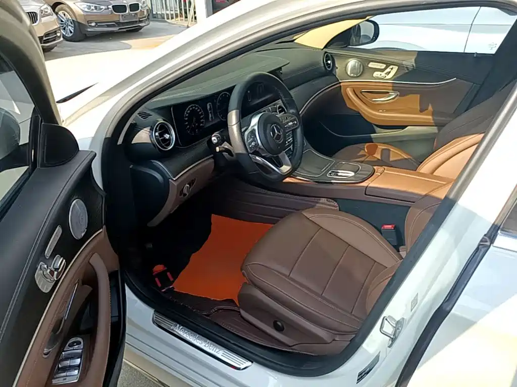 Mercedes-Benz E-Class — миниатюра 16