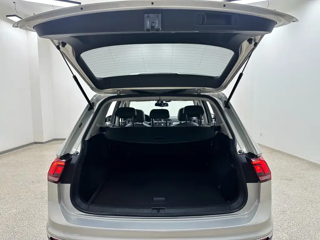 Volkswagen Tiguan L — миниатюра 27