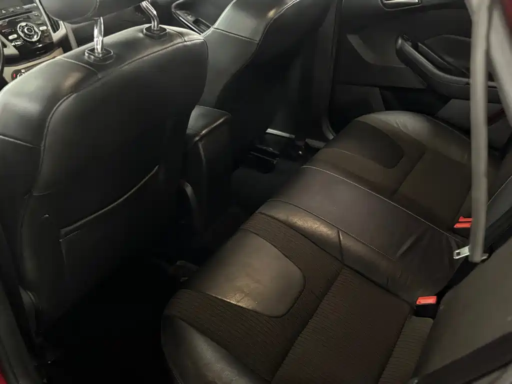 Ford Focus 2012 1.6L MT