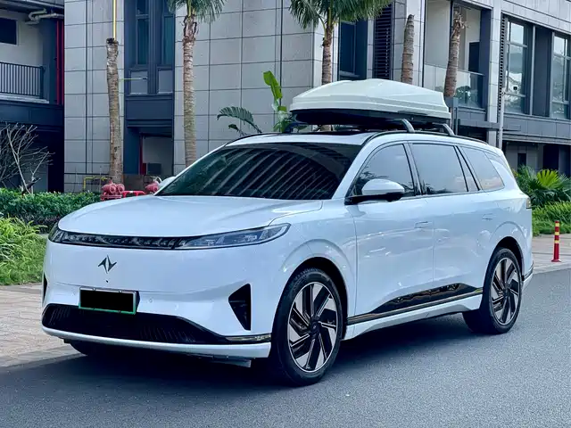 DONGFENG EΠ008 2024