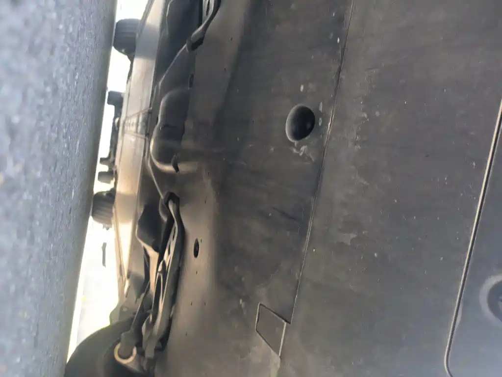 Tesla Model Y — миниатюра 24