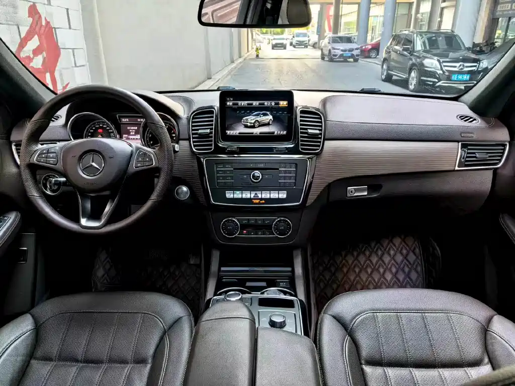 Mercedes-Benz GLE (Import) — миниатюра 7