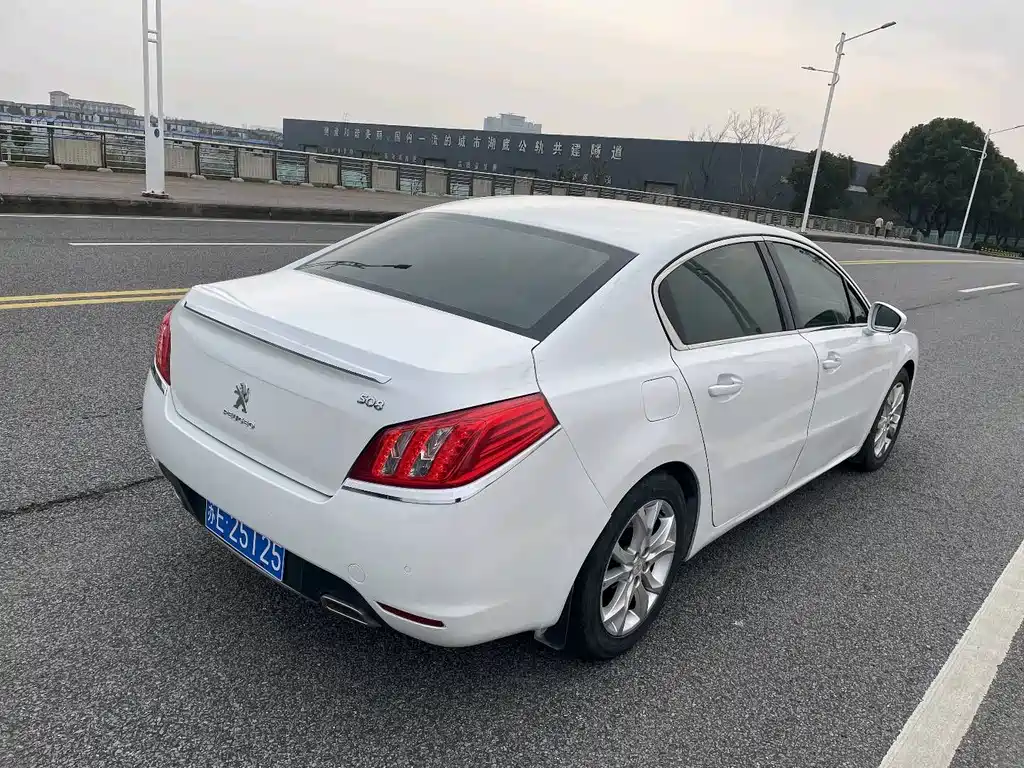 Peugeot 508 2013 2.3L