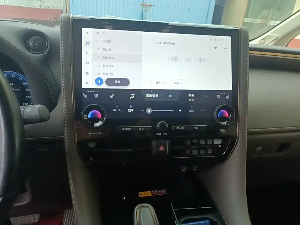 Toyota Alphard — миниатюра 13