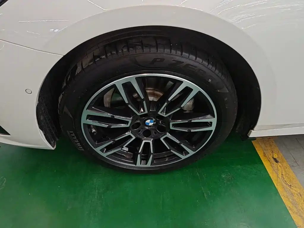 BMW 5 Series — миниатюра 23