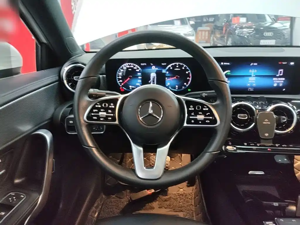 Mercedes-Benz A-Class — миниатюра 11