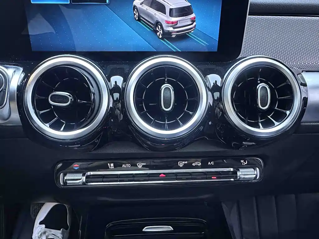 Mercedes-Benz GLB — миниатюра 13